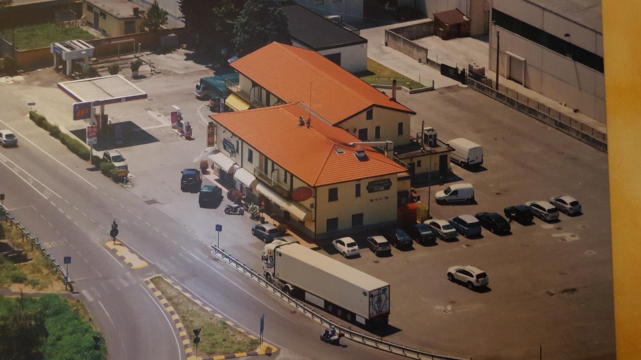 Hotel Ristorante Amalfitana Dello Exterior foto