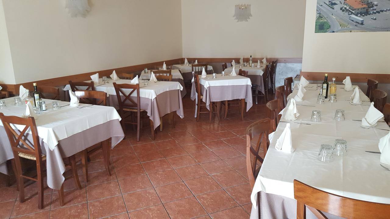 Hotel Ristorante Amalfitana Dello Exterior foto